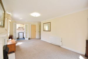 LIVING ROOM- click for photo gallery